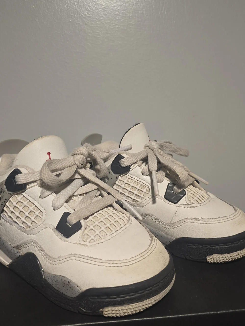 7c Jordan Kids Sneakers in White, Gray, Black